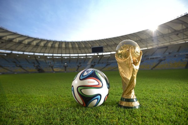 FIFA裁判主席：阿拉伯杯将试点新规，受伤球员罚下场2分钟